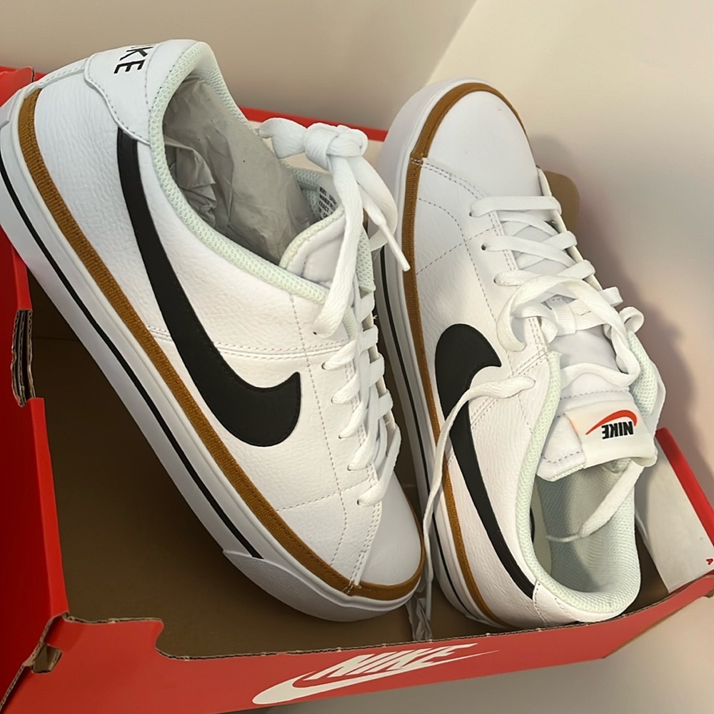 Never worn Nike court legacy sneakers